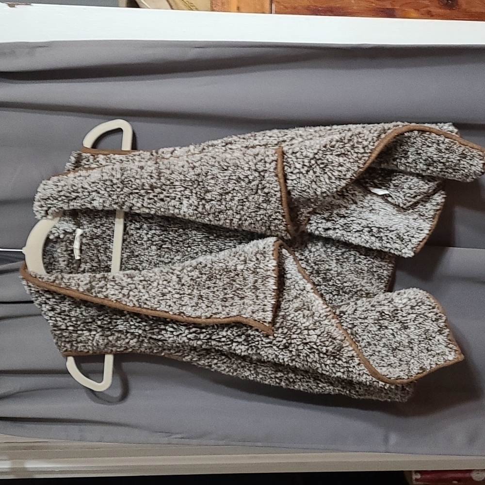 Vestique Women's Plush Pile Vest Gray/Brown Pockets Wide Angular Collar …